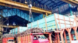 Aktivitas bongkar tebu di pabrik gula PTPN. (Dok. Kominfo.jatimprov.go.id) 
