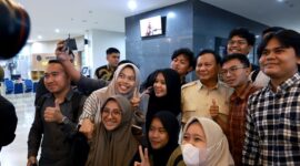 Kedatangan Menteri Pertahanan RI Prabowo Subianto di Universitas Ahmad Dahlan (UAD), Yogyakarta, mengundang antusiasme mahasiswa. (Dok. Tim Media Prabowo Subianto)
