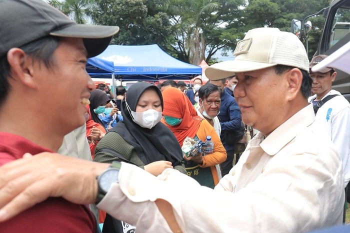 Ketua Umum Partai Gerindra Prabowo Subianto saat bersama Masyarakat. (Facbook.com/@Prabowo Subianto)
