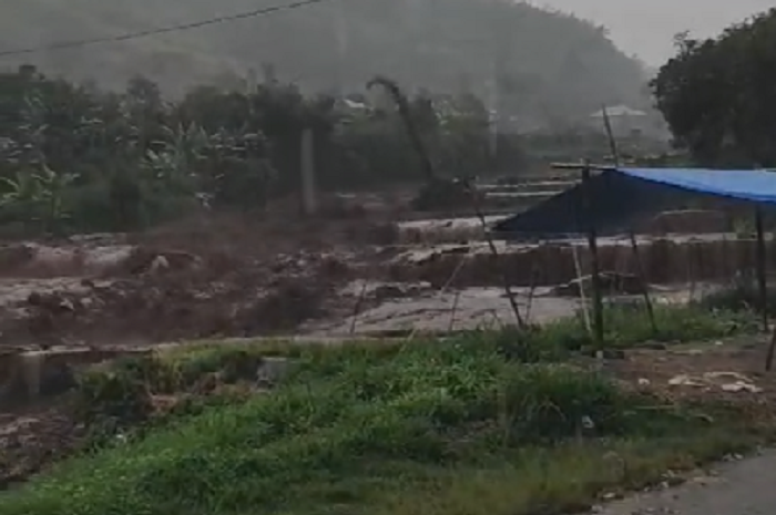 Banjir bandang menerjang Kabupaten Solok, Sumatra Barat. (Dok. BPBD Solok)